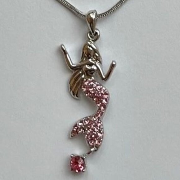 NWOT - Mermaid Pendant Silvertone 16" Necklace with Pink Crystals - Picture 1 of 3